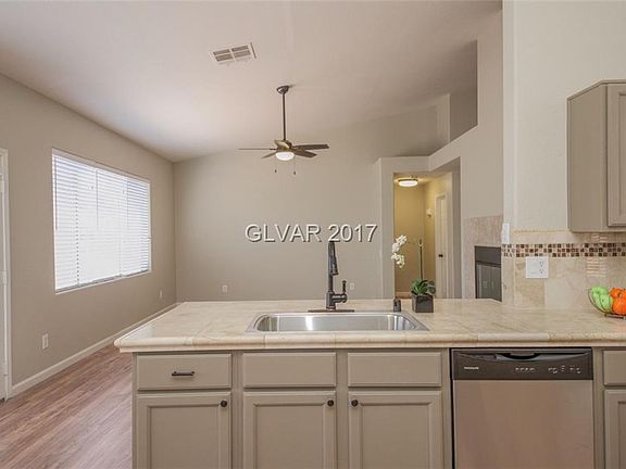 5th image of 408 Antique Bay St