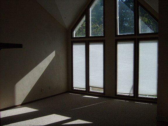 3rd image of 216 Wagonwheel Dr
