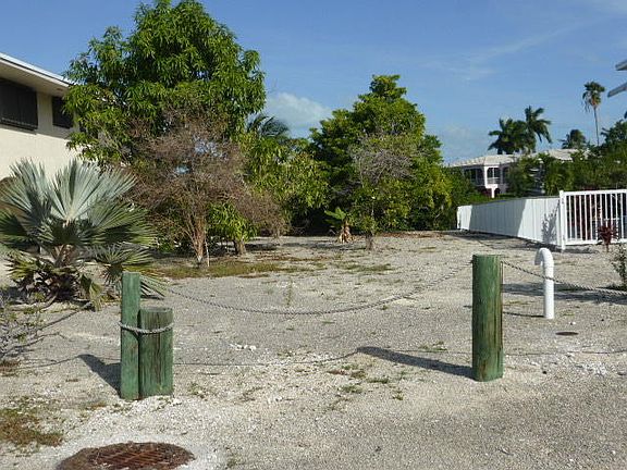 4th image of 103 Avenue E