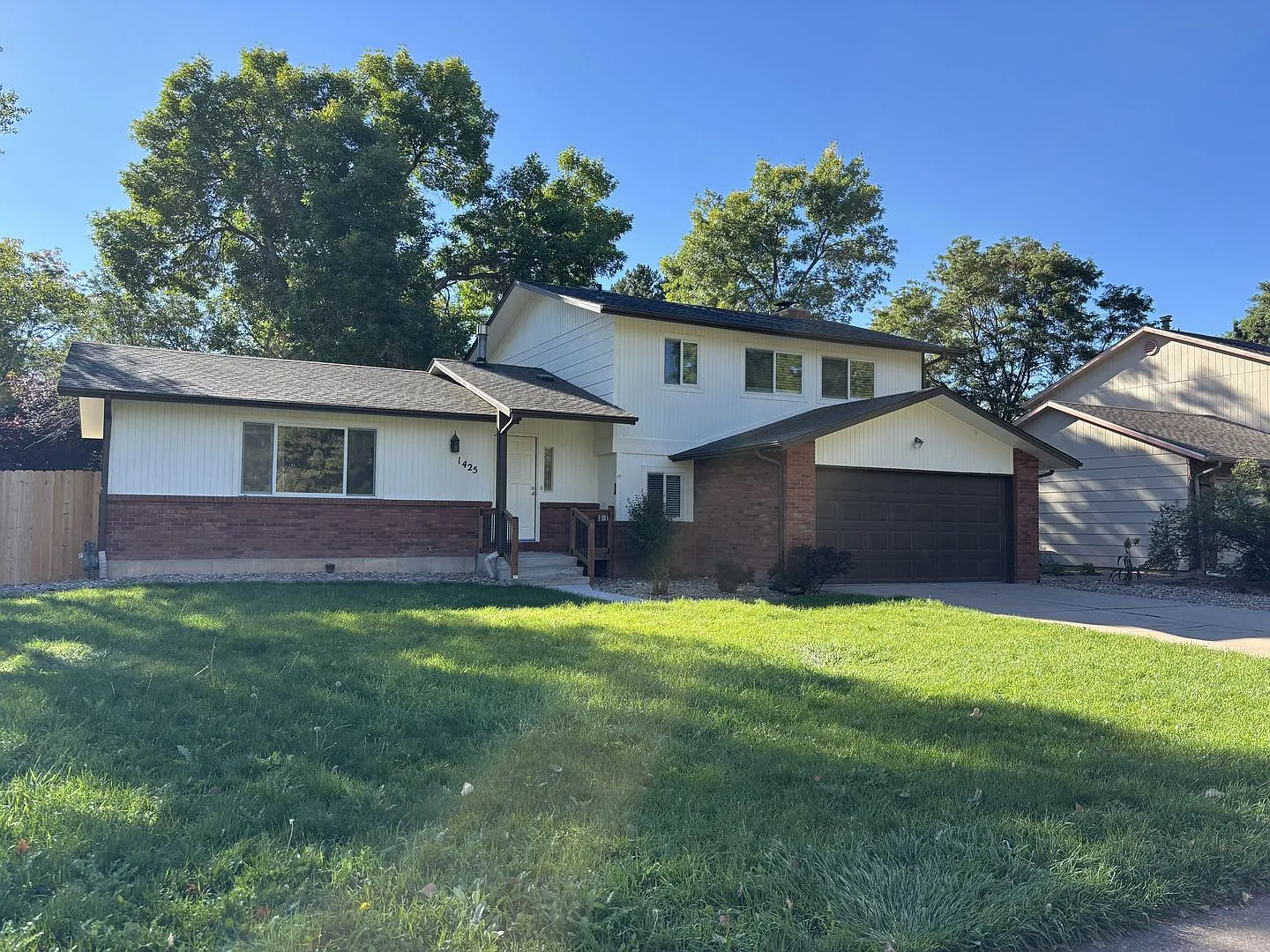 Beautiful 4 Bed, 2.5 Bath Home | Fenced Yard, Fireplace & Community Pool — Photo 1