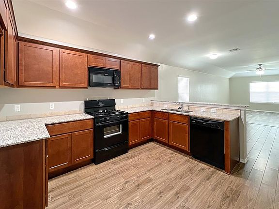 5th image of 737 Christian Ln