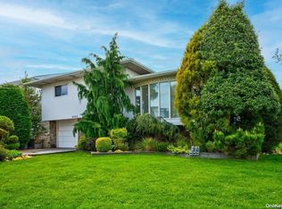 3008 Shore Dr, Merrick, NY 11566