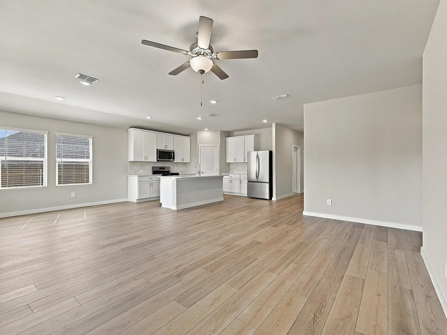 4 bed, 3.0 bath, 2059 sqft, $2,200 — Photo 4