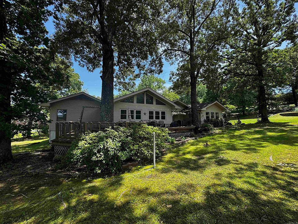 2nd image of 27 Country Club Cir
