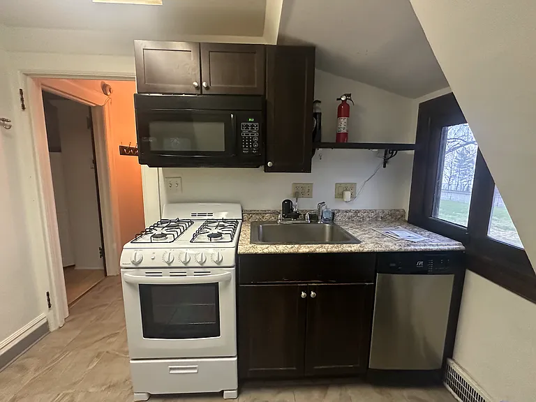 1036 Beechwood Blvd #1 — Photo 7