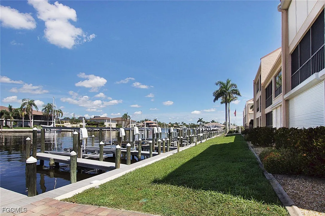 2 bed, 2.0 bath, 1296 sqft, $3,600 — Photo 4