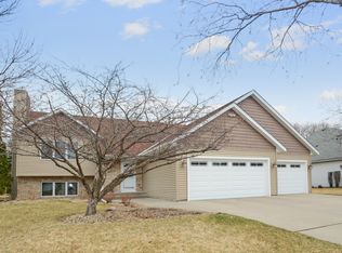 3643 Oxford Dr, Woodbury, MN 55125