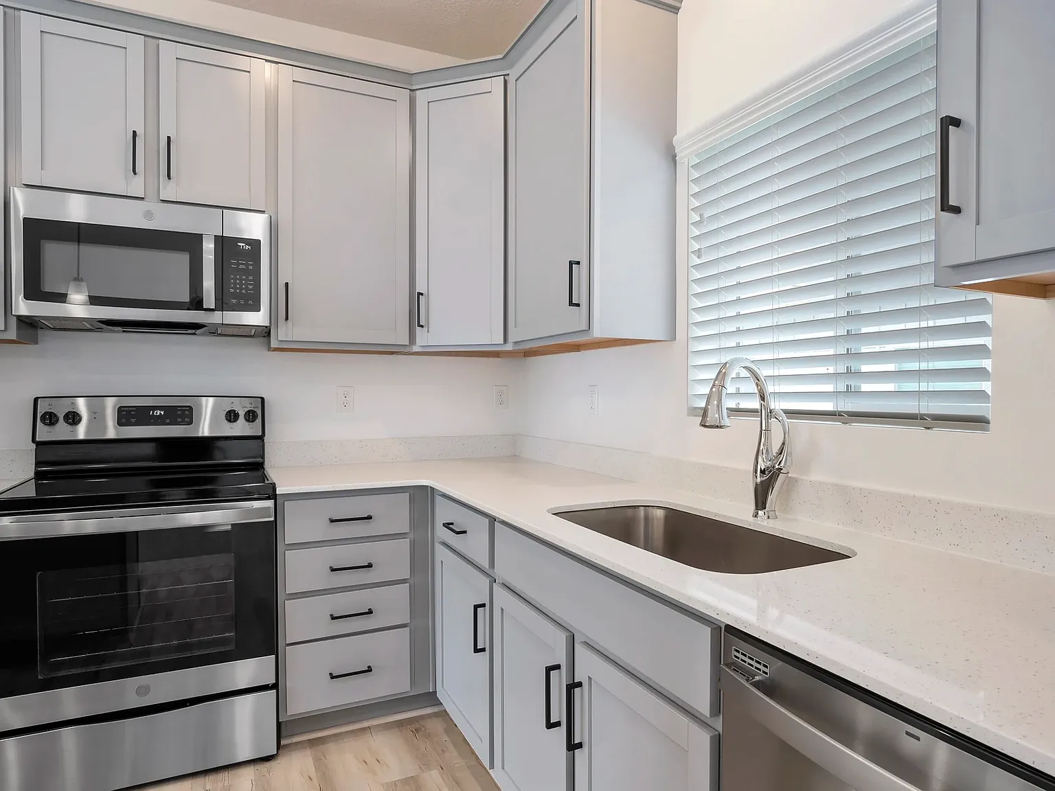 3 bed, 2.5 bath, 1566 sqft, $2,311 — Photo 4