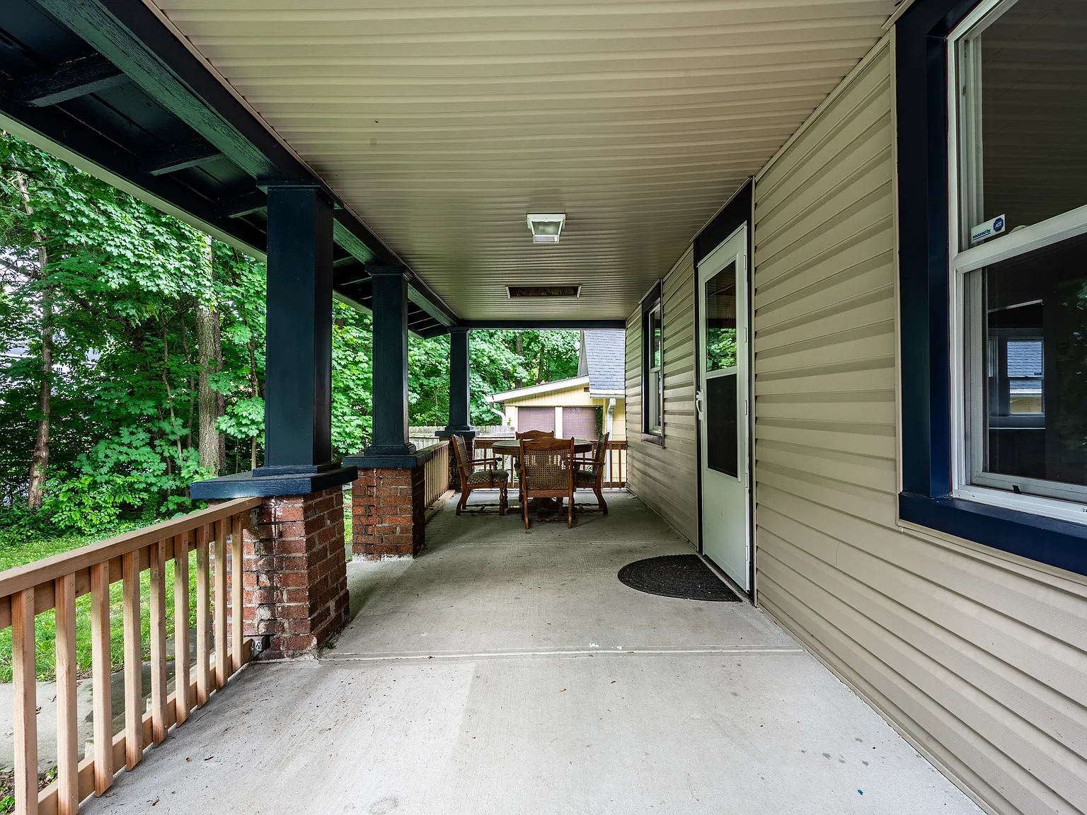 4 bed, 2.0 bath, 2302 sqft, $3,000 — Photo 2