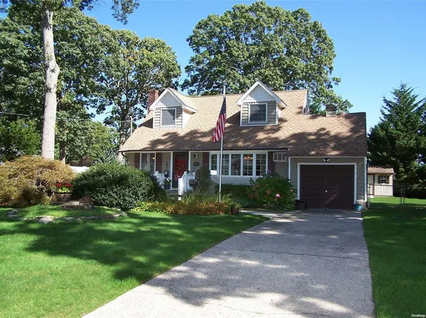 387 Renee Drive, Bayport, NY 11705