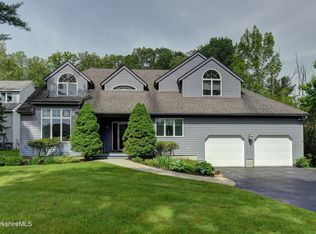 30 Meadow Ridge Dr, Pittsfield, MA 01201