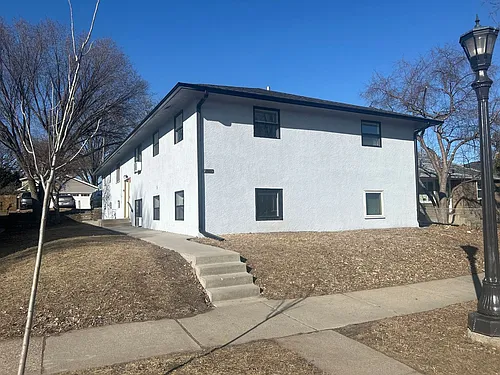 1725 Thomas Ave W Photo 1
