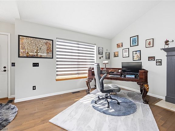5th image of 4461 Lockmoor Ln