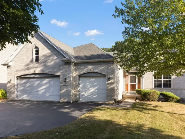1327 Dorr Dr, Sugar Grove, IL 60554