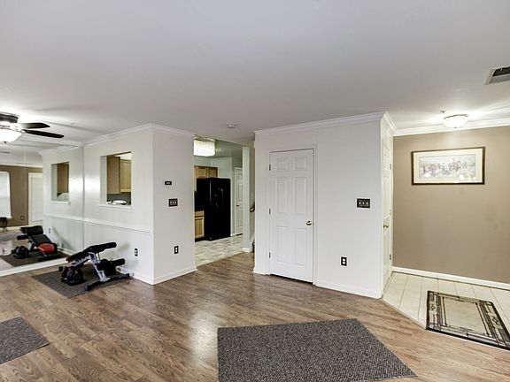 3rd image of 6604 Netties Ln #104