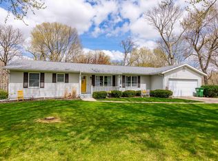 2461 Bobwhite Dr, Muscatine, IA 52761