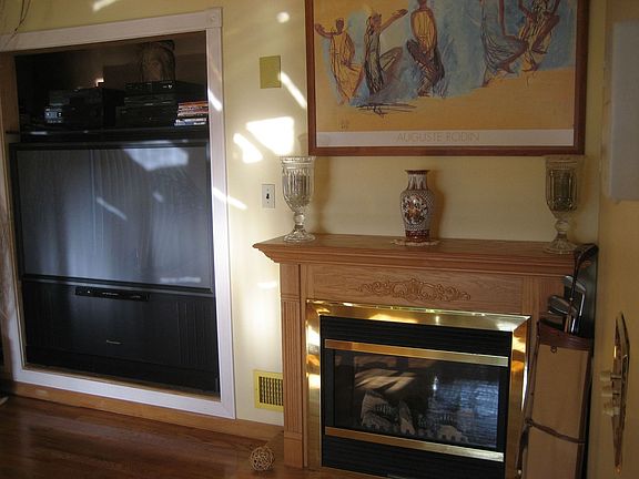 4th image of 305 Lynn Ct