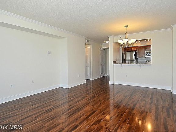 3rd image of 10101 Grosvenor Pl APT 811