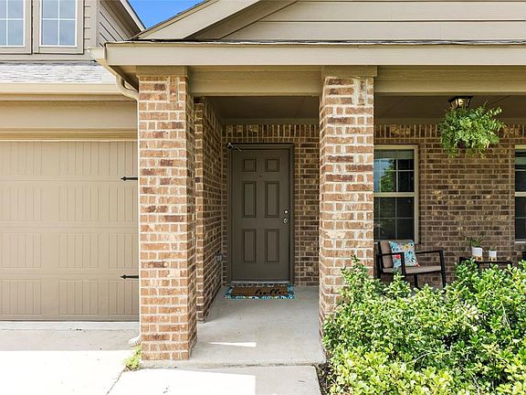 3rd image of 1815 Meadow Crest Dr