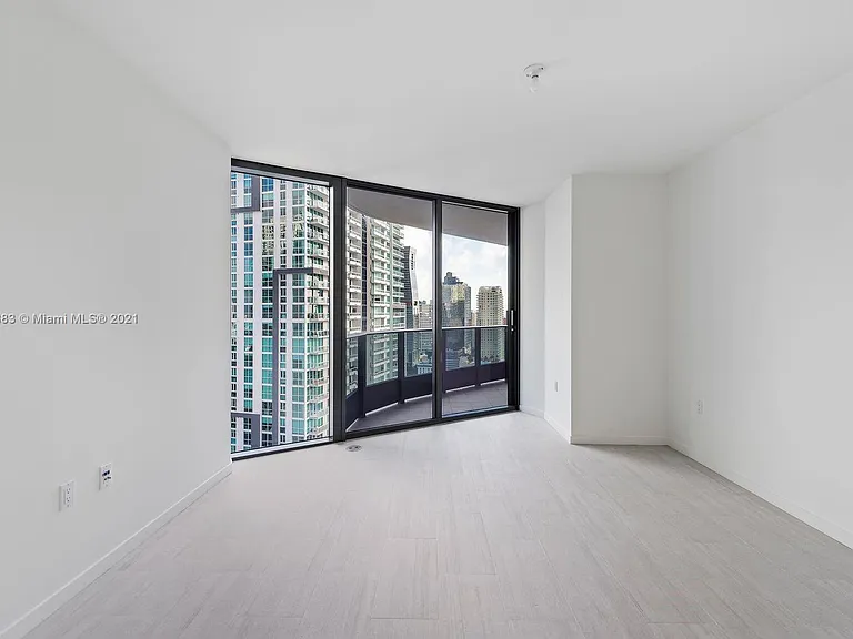 Brickell Plz — Photo 8