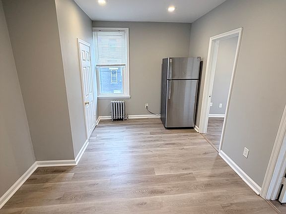2nd image of 501 Sharon Ave Side 5