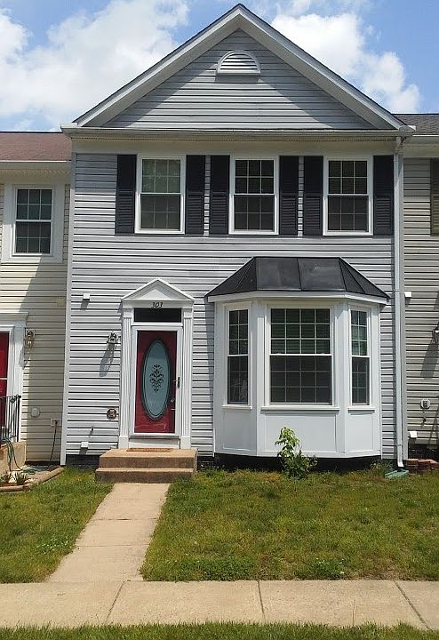 1st image of 303 Lakeview Ct