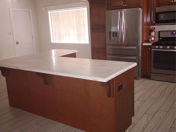 2nd image of 1811 Escalera Circle