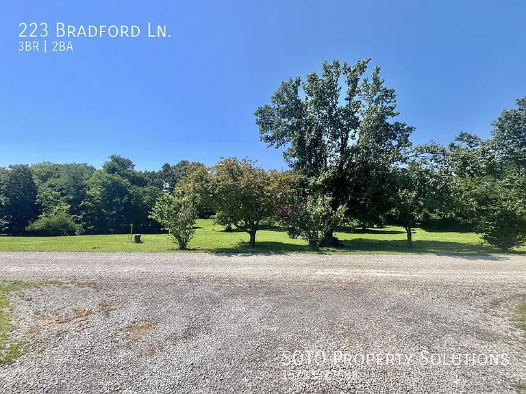 223 Bradford Ln — Photo 5