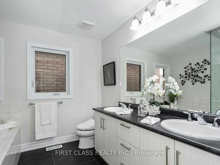 11 Claudview St — Photo 6