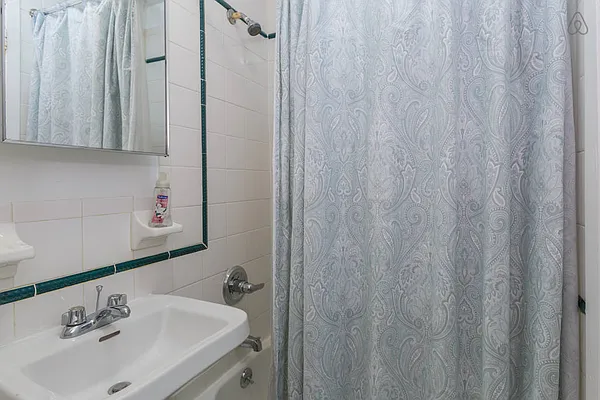 Rented by Charles Coutinho LLC | media 17