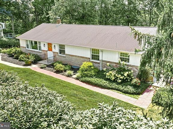 2nd image of 100 Ivyside Dr