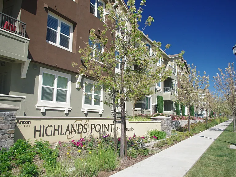 Highlands Point Apartments — Photo 12