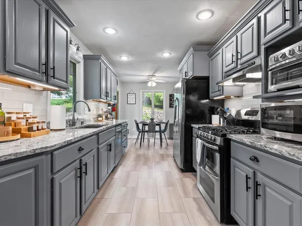 2748 Ridge DRIVE, East Troy, WI 53120