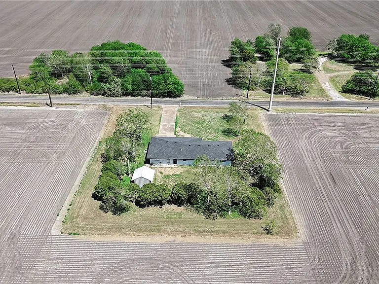 7629 Lang Rd — Photo 34