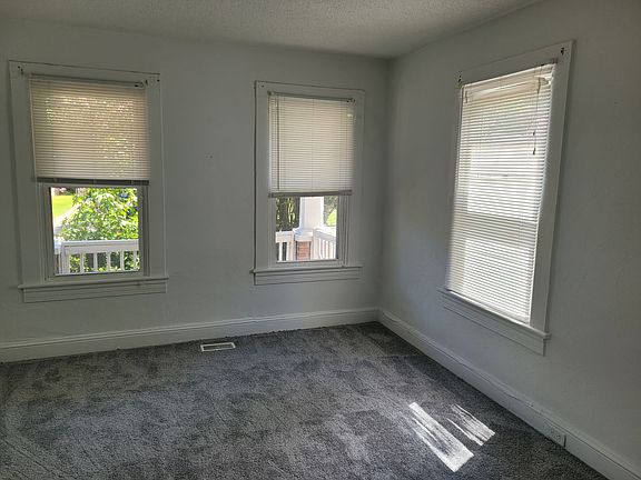 5th image of 2318 Lansing Ave Unit A