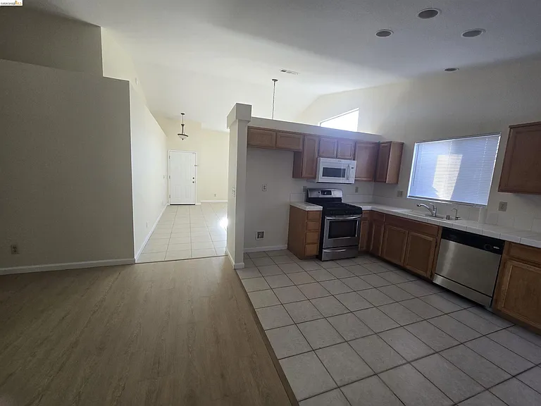 5128 Hereford Ct — Photo 6