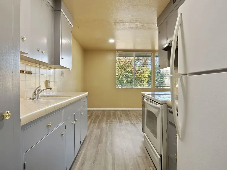 248 W Knoles Way — Photo 10