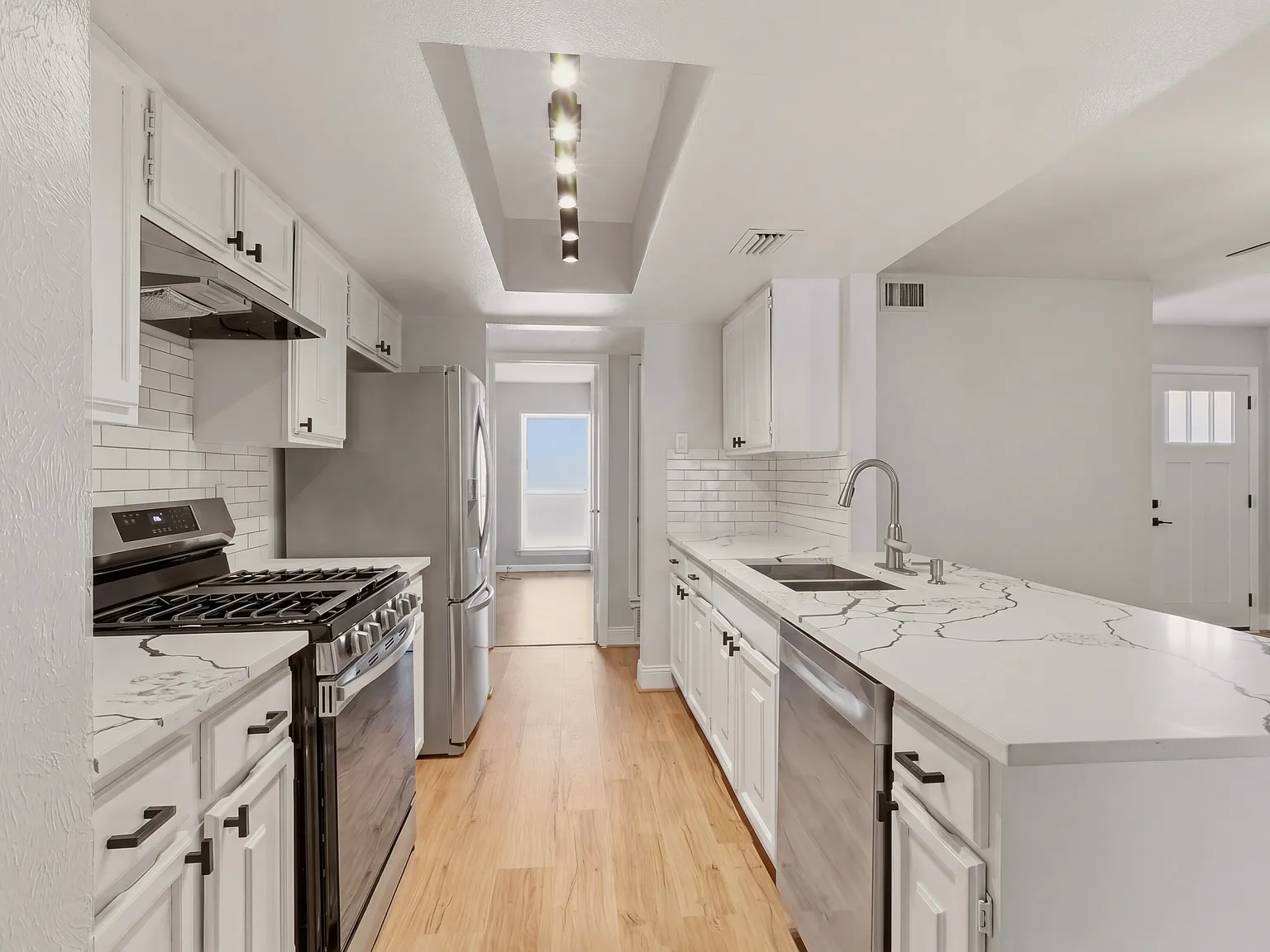 3 bed, 1414 sqft, $2,500 — Photo 3