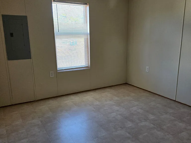 304 E Maxanna Blvd — Photo 9
