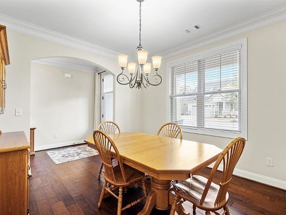 5th image of 15 Cloverfield Dr