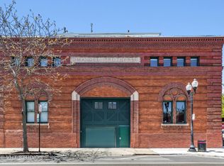 811 W Aldine Ave, Chicago, IL 60657