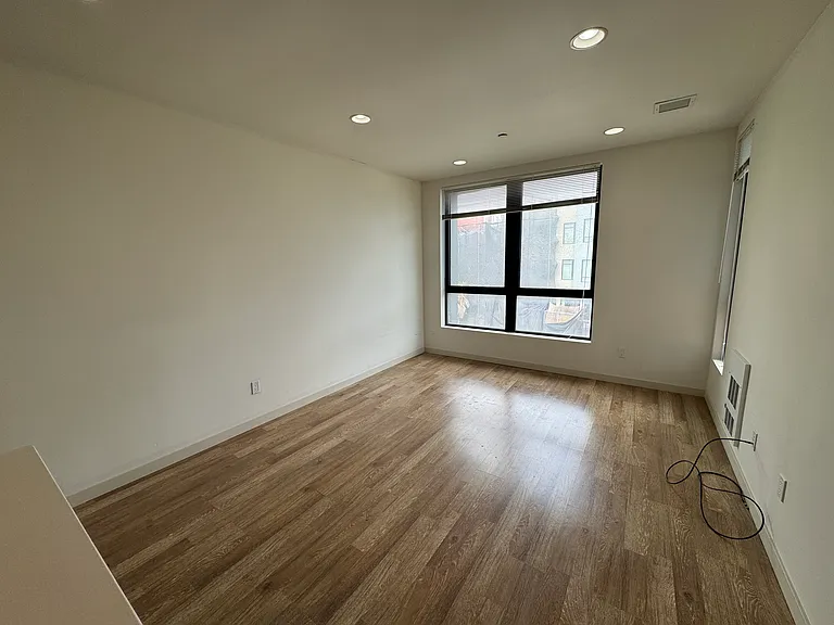 280 Brighton Luxury Apartments — Photo 12