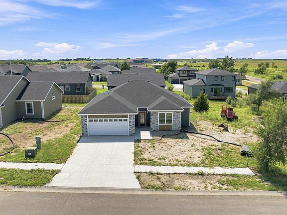 2nd image of 2528 Oriole Ln