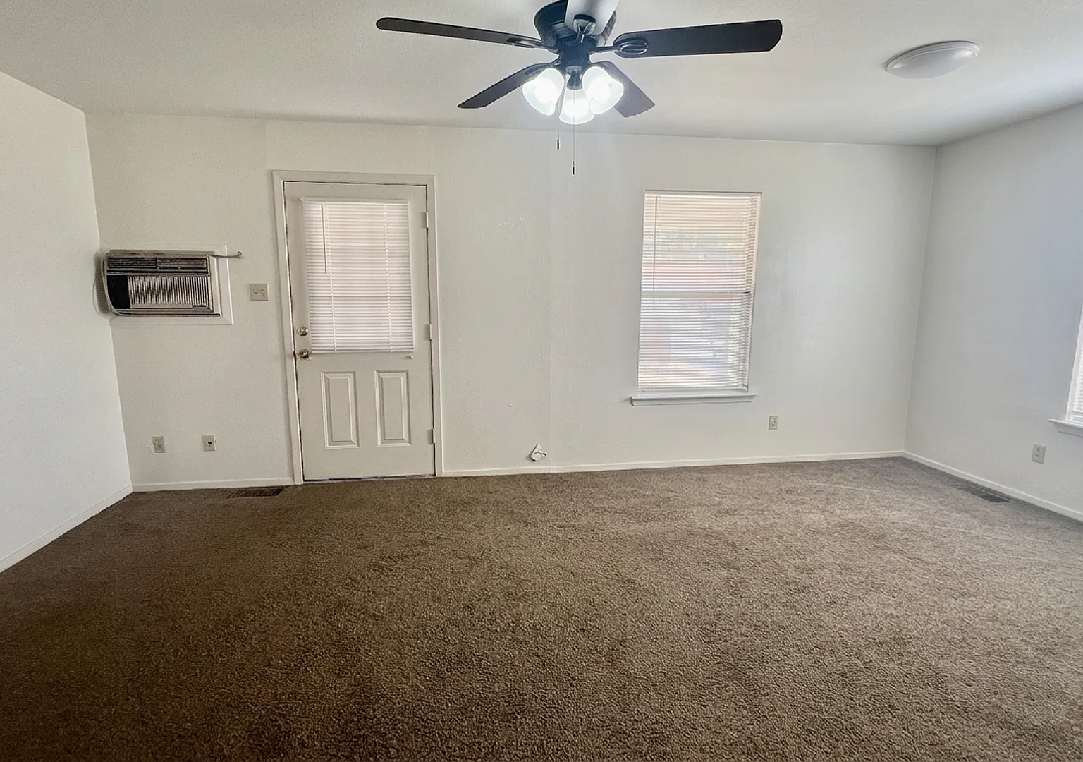 For Lease: 1 Bedroom - 1 Bath Duplex In The Heart Of Weatherford — Photo 4