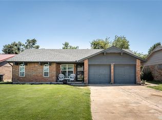 1036 NW 2nd St, Moore, OK 73160