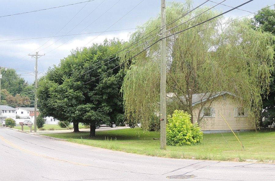 2nd image of 162 Woodland Cir