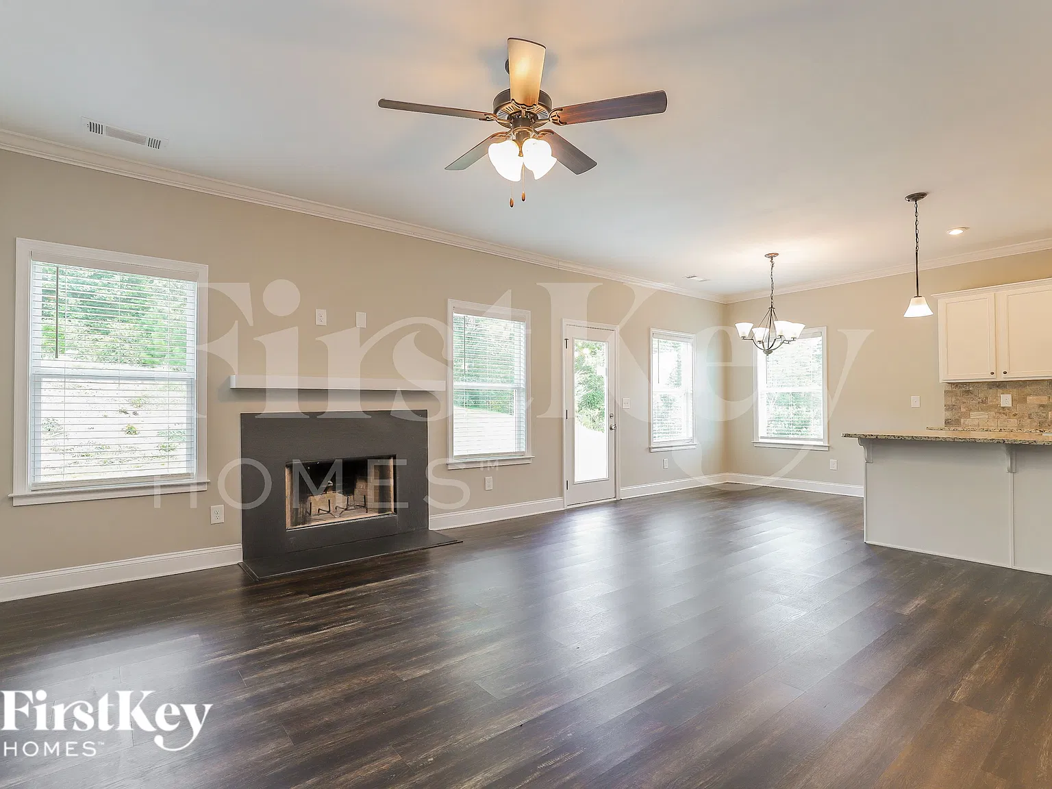 3 bed, 2.5 bath, 2600 sqft, $2,440 — Photo 4