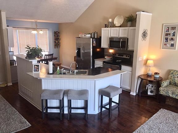 3rd image of 9067 Rosem Ct