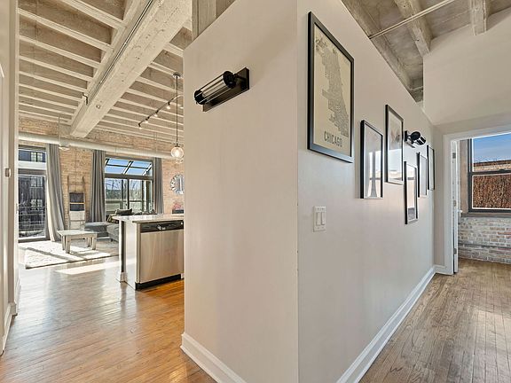 2nd image of 2525 N Sheffield Ave APT 2A