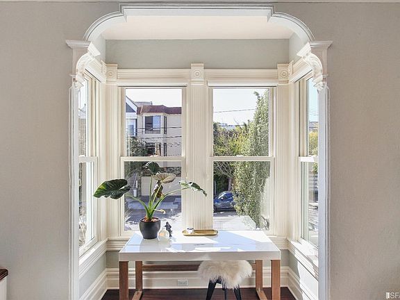 4th image of 23 Belcher St